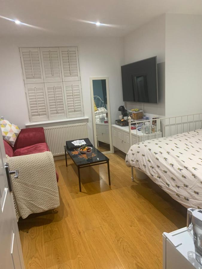 Homestay Stylish Modern Studio, Mock Georgian House, Heart Of Trendy Hackney & *